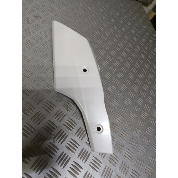 CARENAGE LATERAL DROIT TRIUMPH STREET TRIPLE 675 (13-16) NEUF